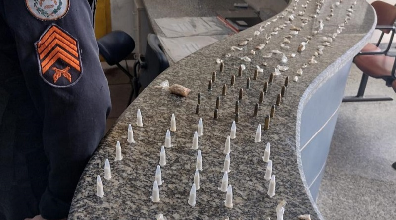 Drogas e munições são apreendidas pela PM em Itaperuna
